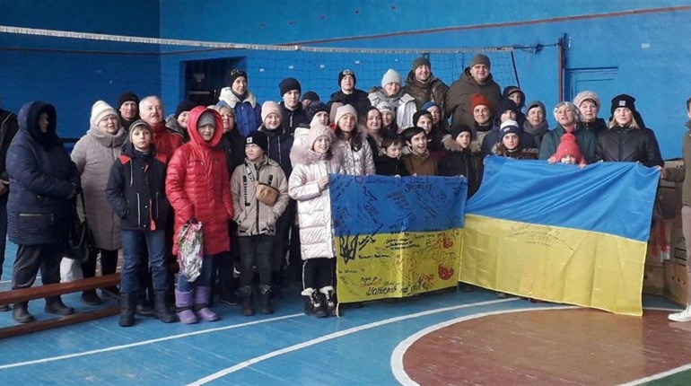 Із Чернівців із колядою завітали волонтери на Великобурлуччину