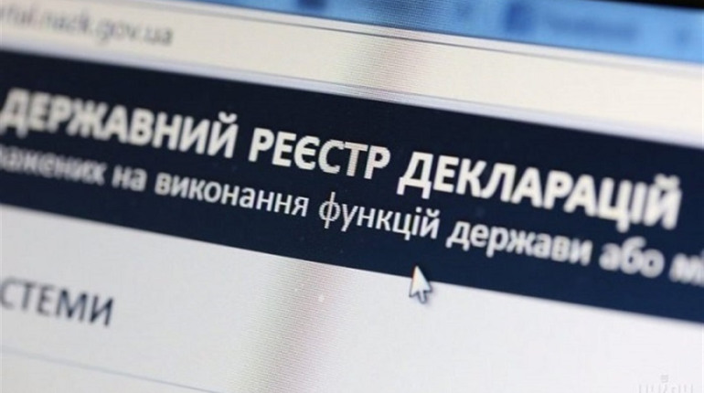 Зарплата, хата, дві автівки: що декларує Калинівський міський голова 