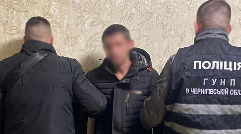 Викрав 300 тисяч гривень з сейфа: у Чернігові поліція затримала підозрюваного у крадіжці