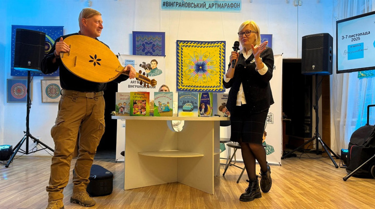 Кобза, колісна ліра й гітара соліста «Друже музико» лунали на музичному вечорі фесту Вінграновського