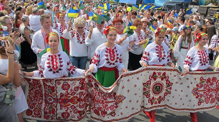 Фільми, розважальні заходи лише українською, іспит на знання мови: що зміниться в Україні з 16 липня