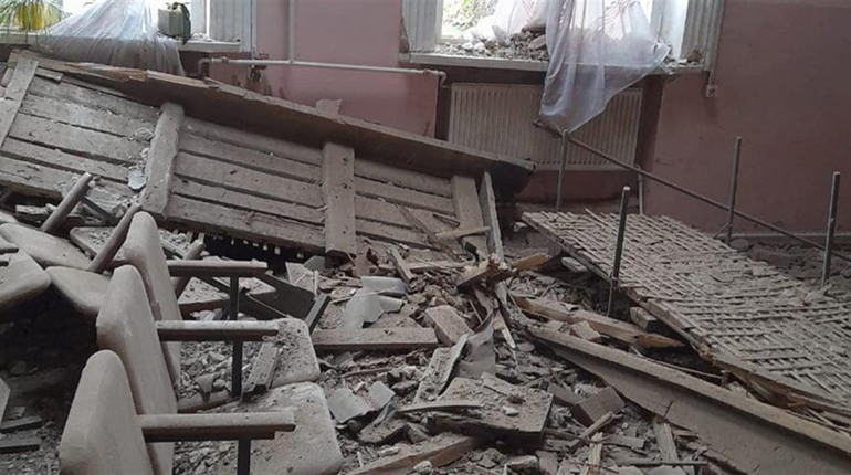 В той куток Павлівського Будинку культури, де п'ять хвилин тому ховались люди, прилетів снаряд