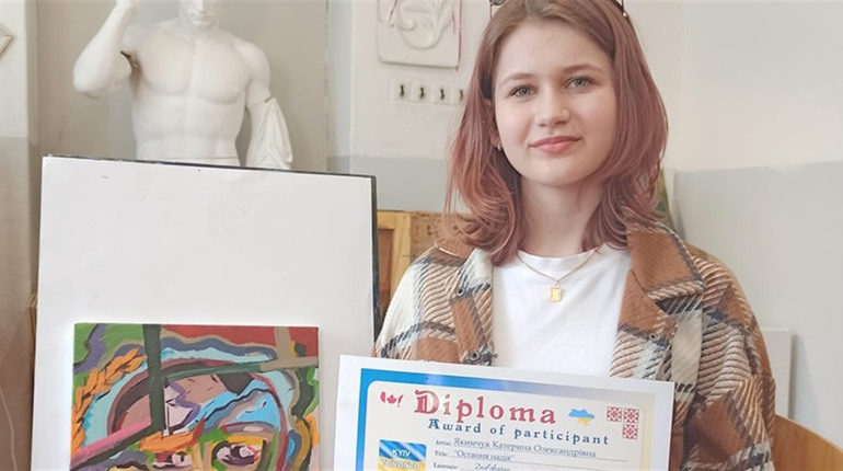 "Свою Україну любіть!": юні художниці зі Старокостянтинова перемогли у Всеукраїнському конкурсі