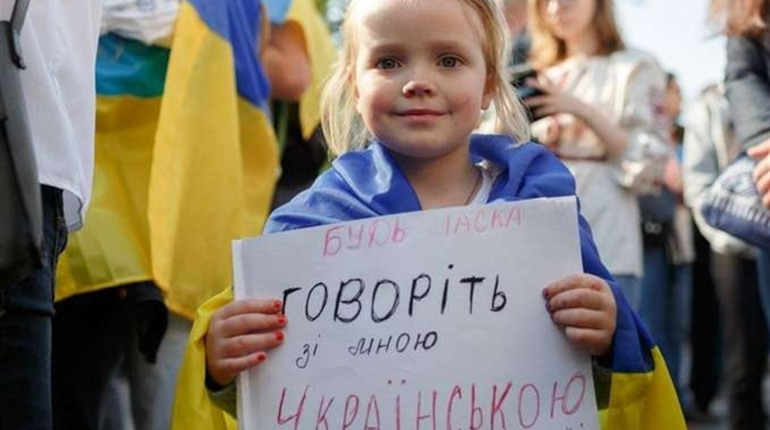 "Українською, будь ласка". Мовний закон в дії: що змінилося та хто може захистити ваші права