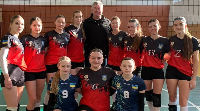 Волейболістки зі Старокостянтинова тріумфально стартували в чемпіонаті області