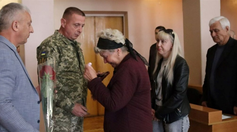 У Первомайську родинам загиблих захисників вручили державні нагороди