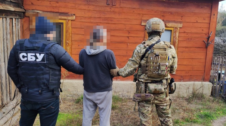 Збирав дані про військові та соціальні об'єкти: на Чернігівщині СБУ затримала агента рф
