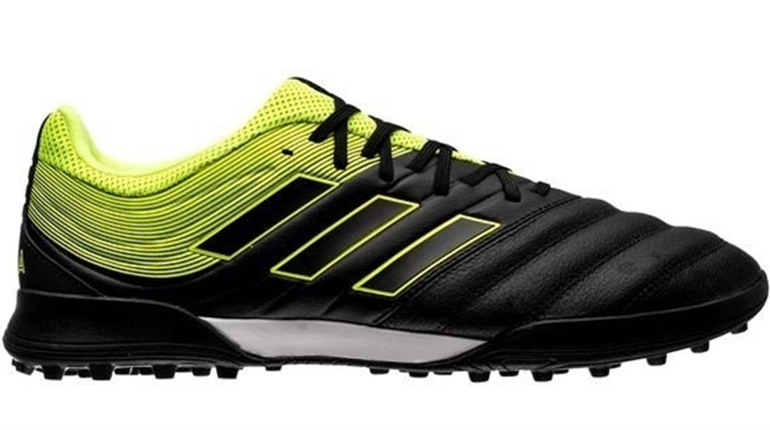 Сороконіжки для футболу Адідас: яку краще обрати лінійку Adidas