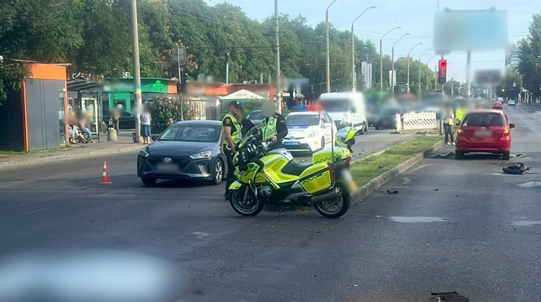 В Одесі на швидкості розбився мотоцикліст, його пасажирка вижила, але з численними травмами