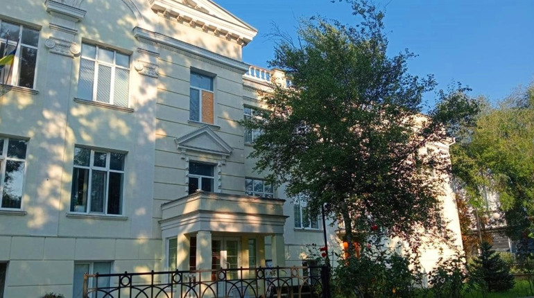 Окупанти обстрілюють Херсонщину: поцілили у медзаклад, будинок дитячої творчості та житлові квартали