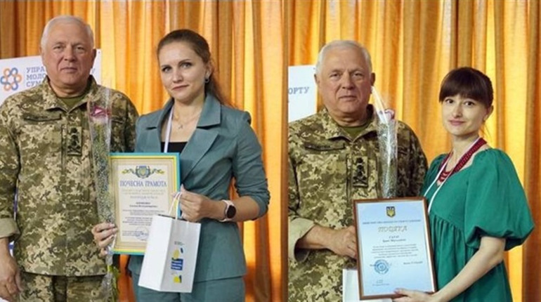 Голова Сумської ОВА Володимир Артюх нагородив почесними грамотами Ірину Галат та Альону Корнієнко