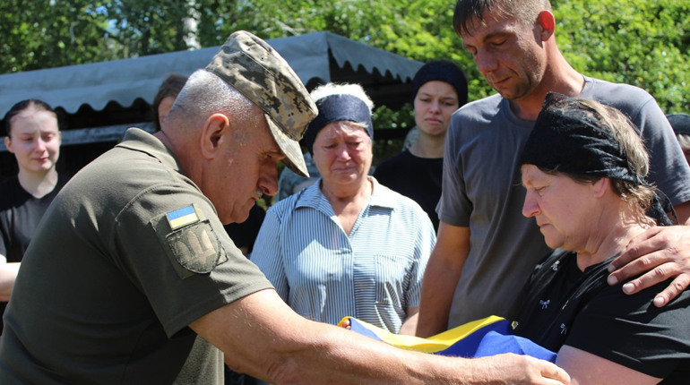 У Садовому попрощалися із Захисником Валерієм Машурою, який загинув під Краматорськом