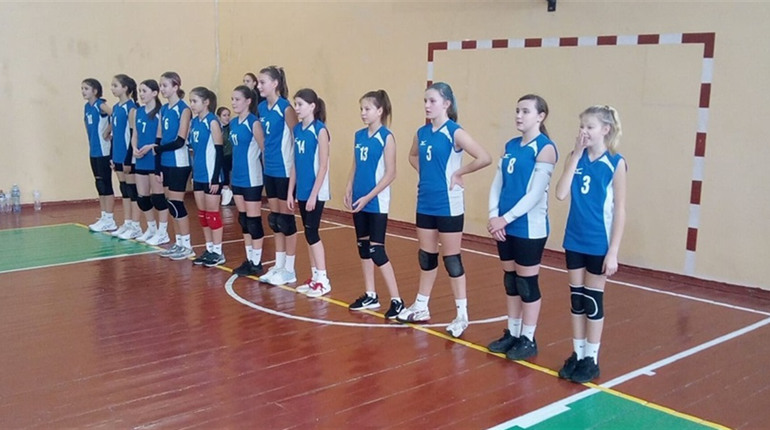 Перший ігровий досвід: молодші групи відділення волейболу Первомайської ДЮСШ зіграли дружні матчі