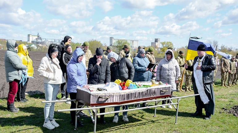 Навіки в літописі нашої Незалежності - на Кагарличчині попрощалися із воїном Олександром Сізовим