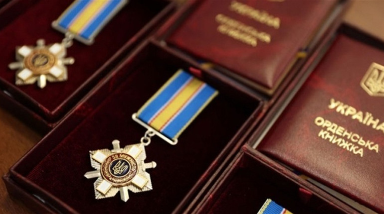 Трьох полеглих на війні Героїв з Нетішина посмертно відзначили високими державними нагородами