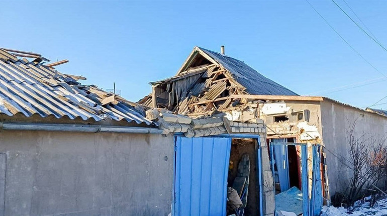 На Херсонщині окупанти завдали ударів по критичній та соціальній інфраструктурі, житлових кварталах