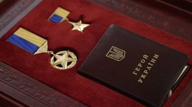 Президент присвоїв звання Героя України військовому з Каховки посмертно