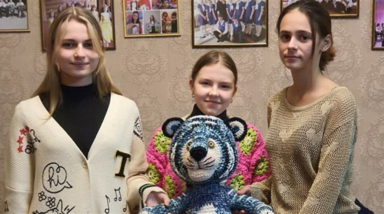 Святкова фотозона і новорічний тигрик Амір від гуртківців «Павутинки» чекають на гостей