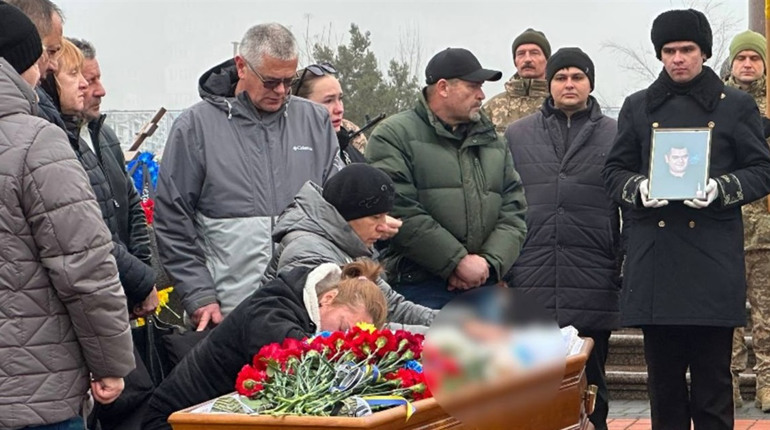 Південне провело в останню путь захисника України Дмитра Зоріна (ФОТО)