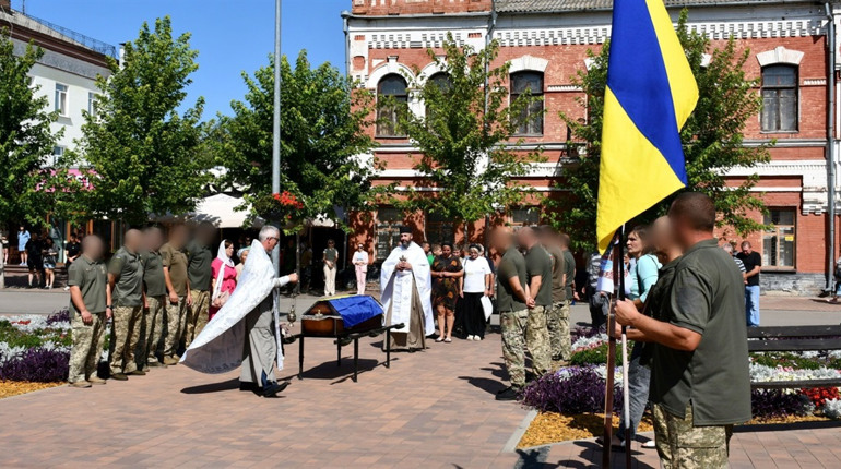 Ніжинська громада провела в останню путь загиблого воїна Руслана Шуйського