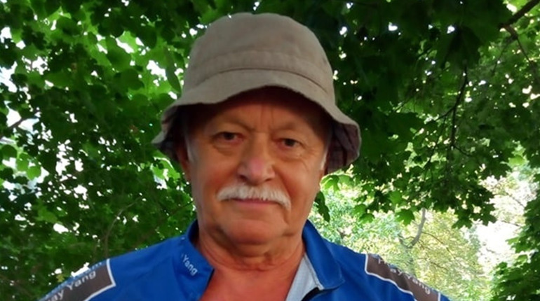 Художник Владимир Жарков  из Бердянска: «Ехать на велосипеде в Николаев? Не рекомендую!»