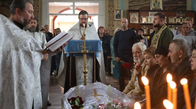 Громада Сміли прощалася із захисником Михайлом Яценком