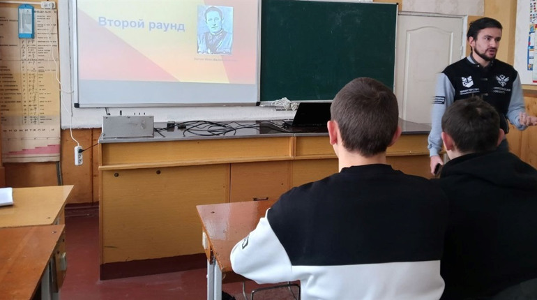 В окупованому Каховсьому районі колаборанти провели мілітаризовані квести для школярів