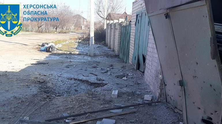 Ворог обстріляв Херсон, є поранені та загиблі, — прокуратура