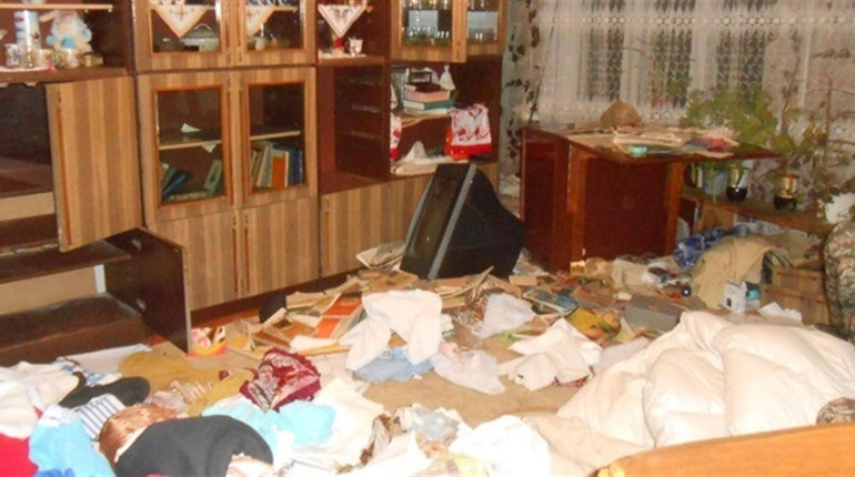 Зв’язав пенсіонерів і вкрав майже 90 тисяч: жителя Сарн засудили на сім років в’язниці