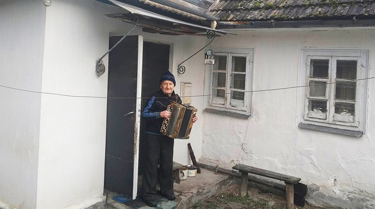 Відео: Як дожити до поважного віку і залишитися романтиком: кременчанин і його "Гуцулка Ксеня"