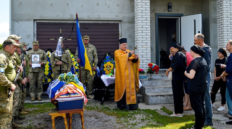 Був першим там, де було найважче - в Кагарлику провели в останню дорогу воїна Ігоря Слизченка