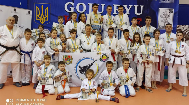 Каратисти Сватівської спортшколи привезли з чемпіонату України 65 медалей: подробиці