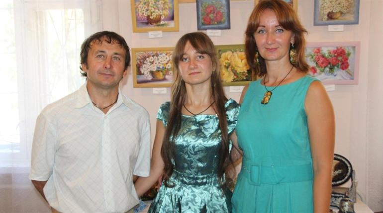 ТВОРЧА РОДИНА СТАРОСТЕНКІВ З НІЖИНА: КОЛИ ТАЛАНТ ОБ'ЄДНУЄ СЕРЦЯ