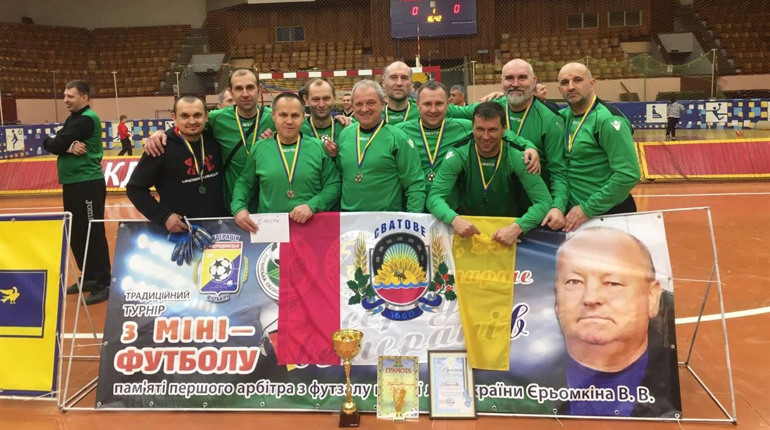 Команда ветеранів-футболістів зі Сватівщини привезла «срібло» з обласного турніру