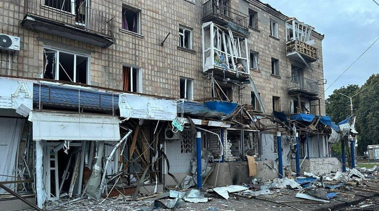 Вночі росіяни масовано обстріляли Конотоп «Шахедами». Відомо про 14 постраждалих, одна людина в комі