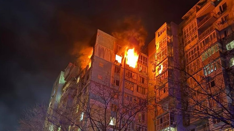 Ворог знову атакував Одесу: пожежі у багатоповерхівках, є постраждалі