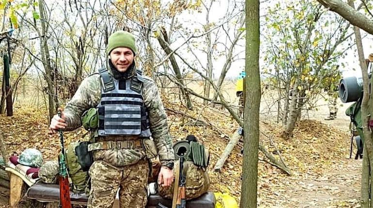 Водій санітар Євген Жилович із Захарівки мріє після Перемоги знову займатися бджільництвом