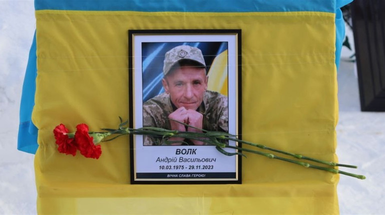 У Глухові відбулося прощання з військовим Андрієм Волком, який загинув під Вугледаром