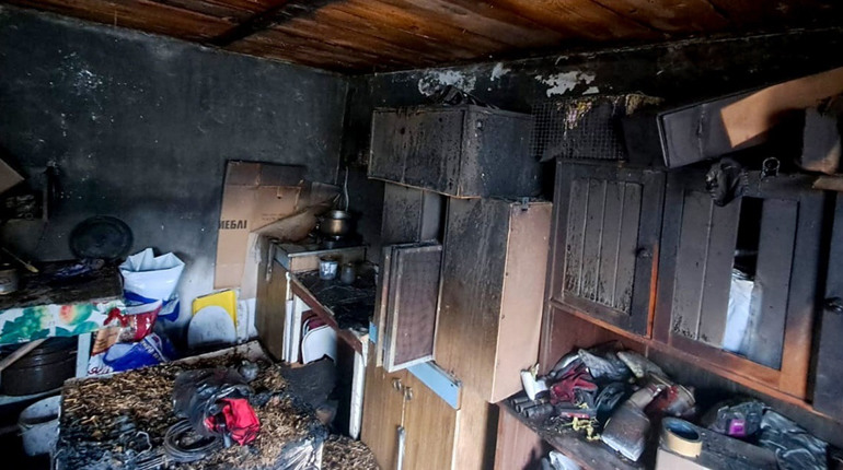 У Кагарлику сталася пожежа господарчої будівлі: знищено побутову техніку