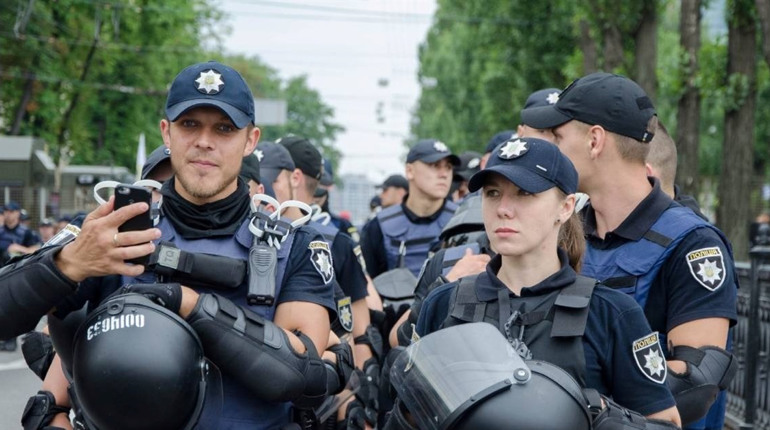 18 червня: День дільничного офіцера поліції, День любителів риболовлі та інші події й знаменні дати