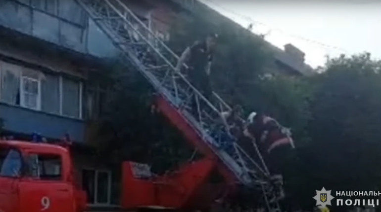На Житомирщині поліцейський відмовив жінку від самогубства: деталі