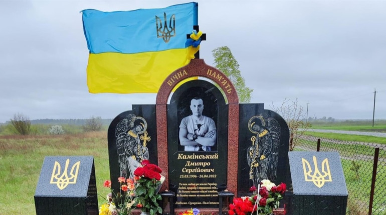 Батьки загиблого воїна просять підписати петицію про присвоєння звання Героя України