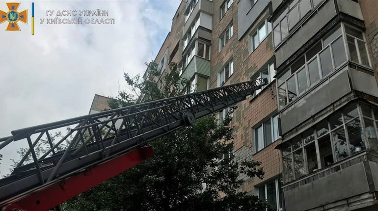 У Фастові рятувальники виявили мертвого чоловіка у зачиненій квартирі