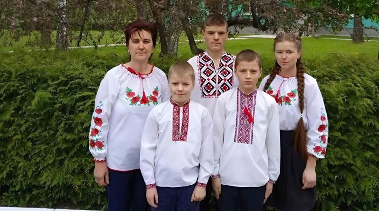 Два влучання в будинок і п'ятеро дітей: як живе родина Петрачуків із Глухова