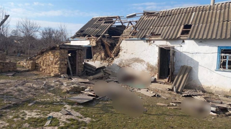 Внаслідок ворожого обстрілу на Херсонщині загинула матір з дітьми