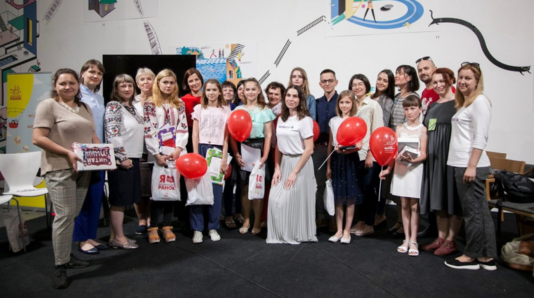 Діти Сватівщини можуть виграти у конкурсі Сергія Жадана «Читай-пиши» планшети і фотокамери