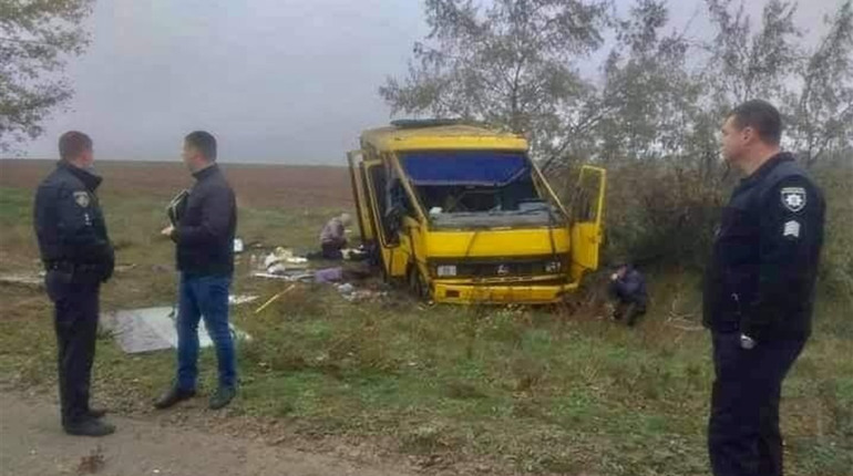 Під Херсоном перевернувся рейсовий автобус, є загиблі 