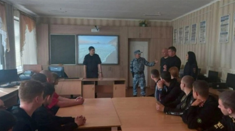 У Чаплинці поліцаї провели «профілактичну бесіду» зі студентами захопленого коледжу