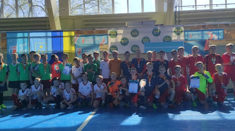 Глухівські школярі перемогли в ІІІ етапі ігор «Пліч-о-пліч» Всеукраїнські шкільні ліги» з футзалу