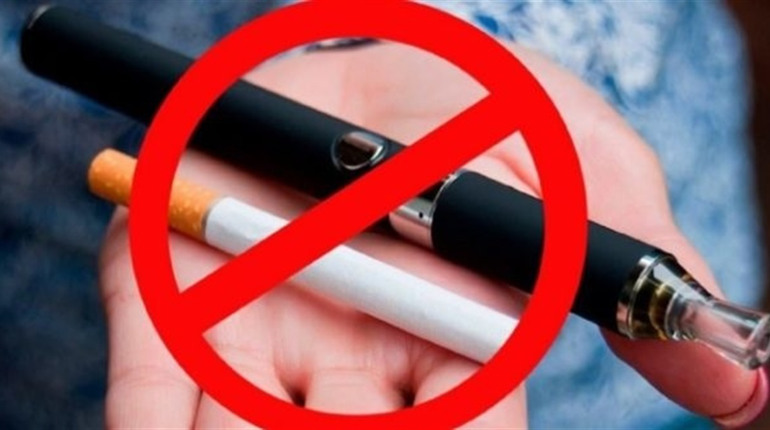 В Україні заборонять палити електронні сигарети у громадських місцях